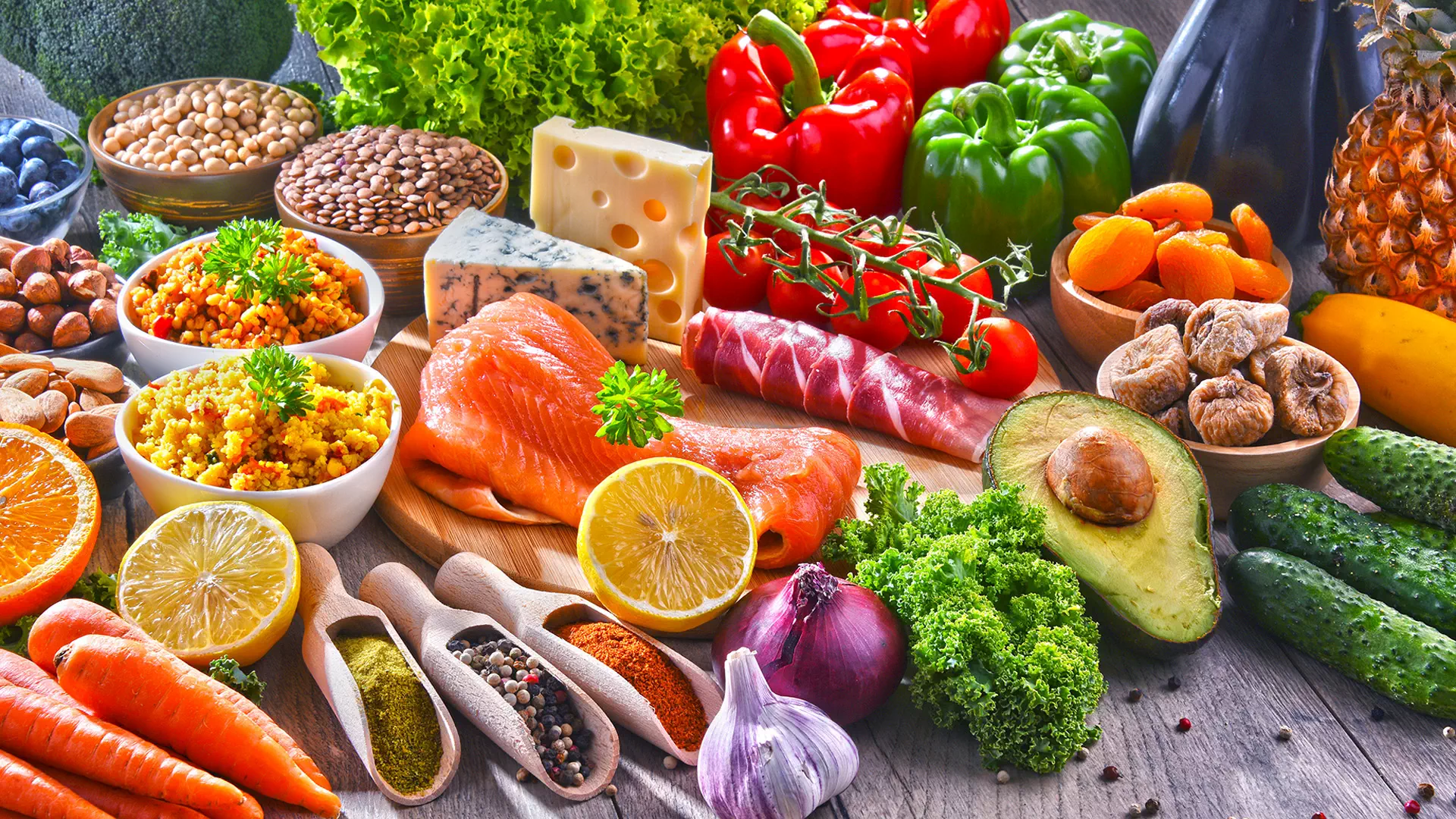 Dieta DASH i Low Carb – poznaj zasady, efekty, przykładowy jadłospis. Dieta dla zdrowia, redukcji masy ciała i kontroli cukru.